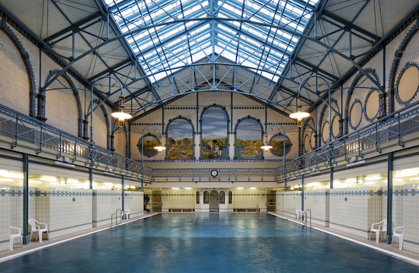 炎炎夏日，快来这些最美的复古泳池拗造型！