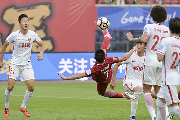 上港恒大周末上演榜首大战，博阿斯只剩3天“叫醒”他的球员