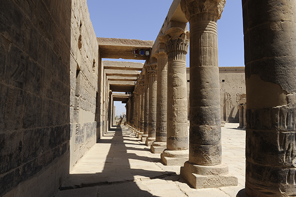 尼罗河：烈日灼人