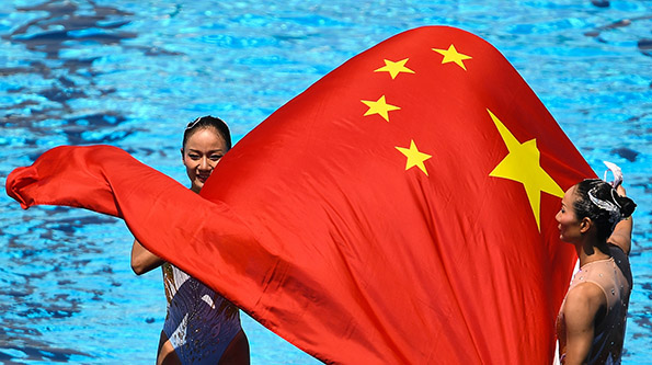 文婷姐妹这样复出：岸边准备氧气瓶，练不动了女儿助威