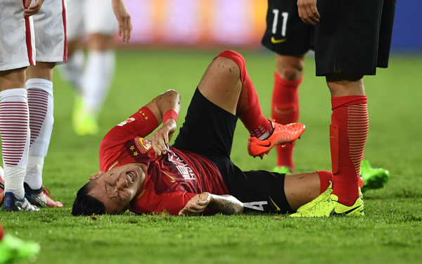 中超榜首大战足协拒用洋哨，这一次总算守住了规则底线