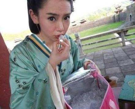 天气这么热，明星们的防暑利器是……