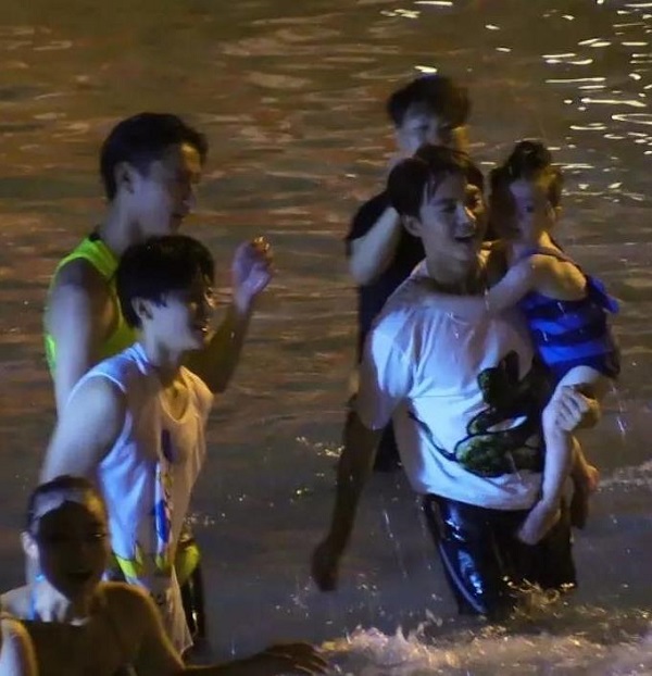 天气这么热，明星们的防暑利器是……