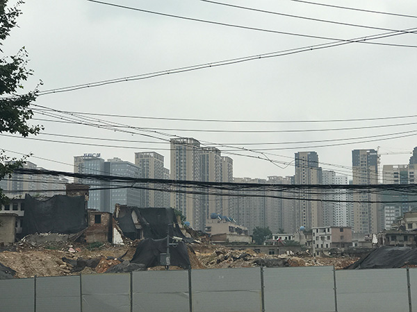 贵阳小河的25年：从家里“有厕所就知足”到“星巴克来了”