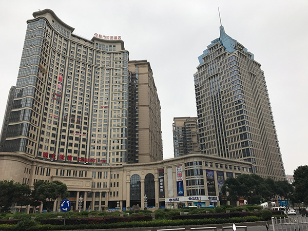 贵阳小河的25年：从家里“有厕所就知足”到“星巴克来了”