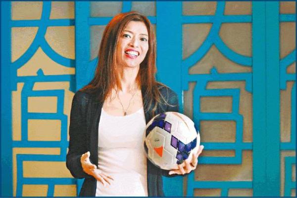 香港足总首位女董事的传奇：从金牌词人、文坛才女到球队掌门
