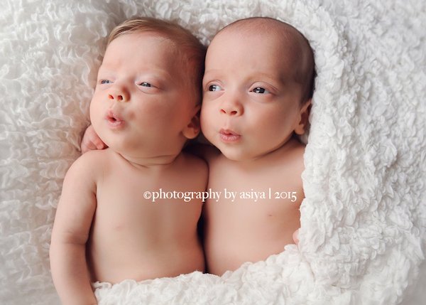 双胞胎有哪些神奇的秘密？一组照片让你看得母爱爆棚