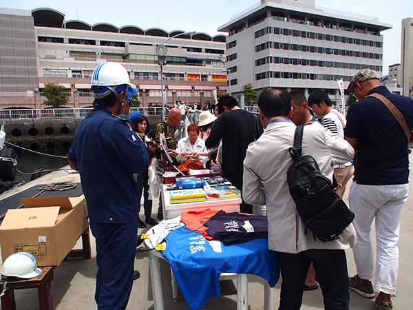 亲临军舰岛：现实这一面触目惊心，历史那一面整体缺席