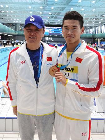 他是徐嘉余最感谢的人！“泳队爸爸”肿瘤术后半年就复出执教