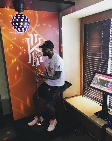 欧文版《我的前半生》：詹皇是他的贺涵，联盟处处是白光