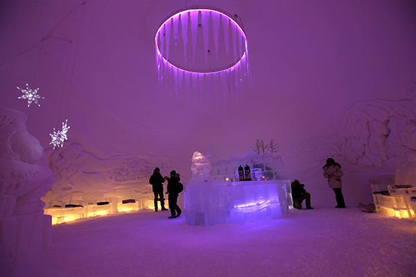 趣看｜外面辣么热，只想点着火炉在冰床上取暖