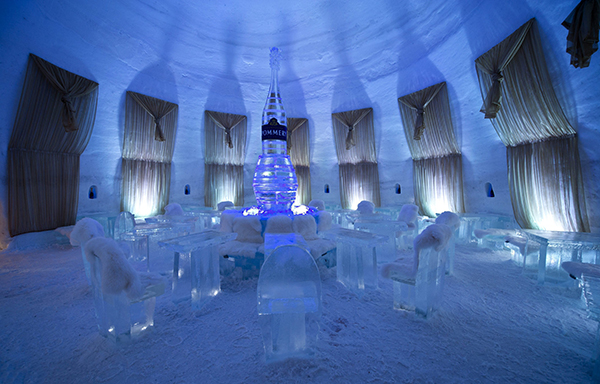 趣看｜外面辣么热，只想点着火炉在冰床上取暖