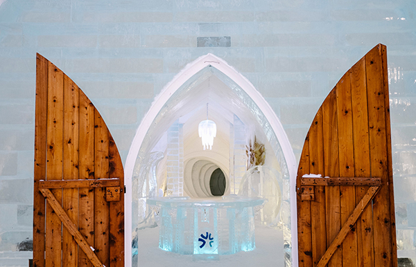 趣看｜外面辣么热，只想点着火炉在冰床上取暖