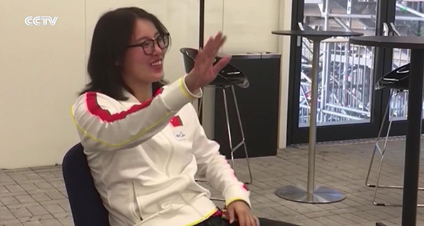 傅园慧又笑了：我的表现是垃圾，泥土外表包住我金玉的心灵