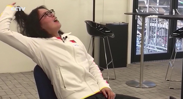 傅园慧又笑了：我的表现是垃圾，泥土外表包住我金玉的心灵