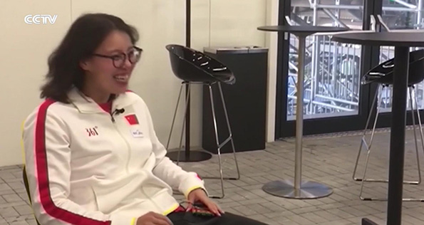 傅园慧又笑了：我的表现是垃圾，泥土外表包住我金玉的心灵