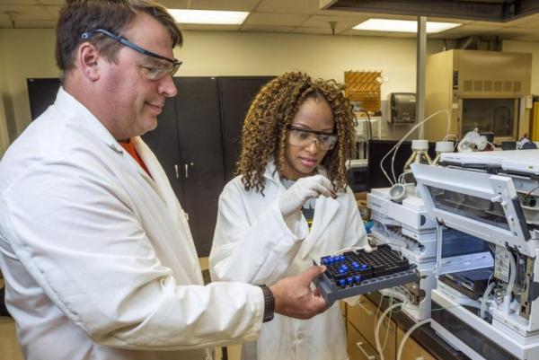 “你太胖了要运动”！妻子离世前嘱托，他用65场马拉松实现