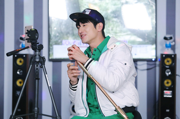 看电视｜和黄渤通个电话，林更新涨粉10万