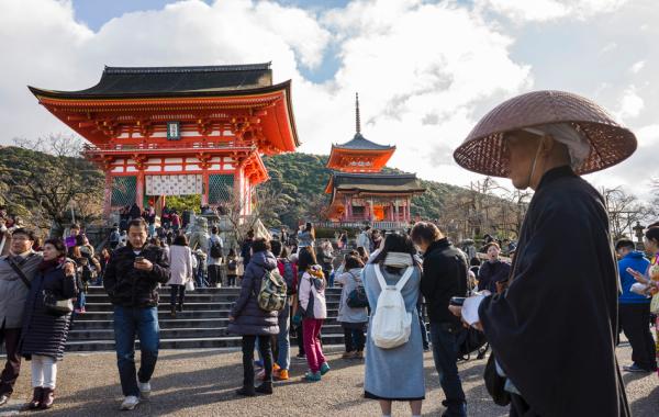 上半年访日游客数量再增17%，日本政府拟向外国游客征税