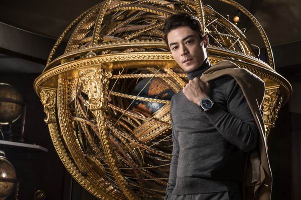 靳东圈粉，靠的不仅是演技，还有这些细节上的小心机