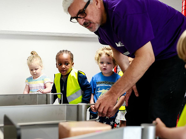 英国邮政博物馆开幕， 还你一段百年前的地下邮铁之旅