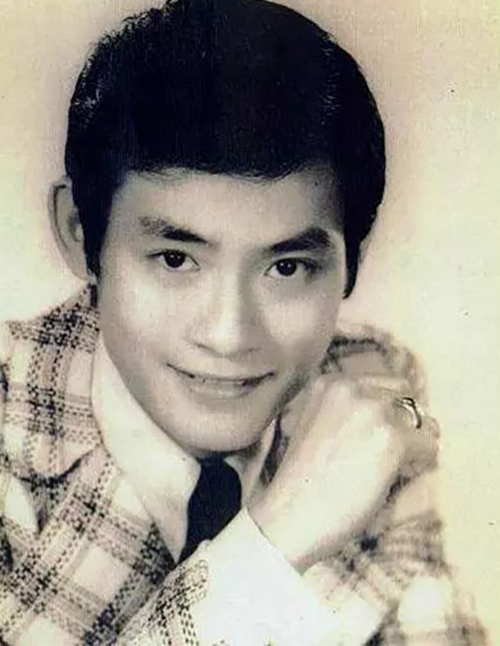 要聊不老男神，还得从郑少秋说起