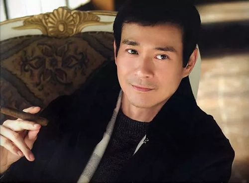 要聊不老男神，还得从郑少秋说起