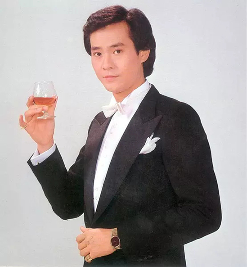 要聊不老男神，还得从郑少秋说起