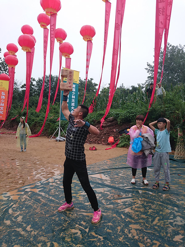 少林无遮大会变“东方奥运会”，耍石锁铁砂掌的练家子有话说