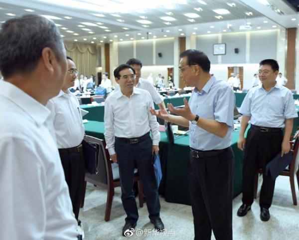 李克强考察移动电信联通三大运营商：进一步挖掘潜力提速降费