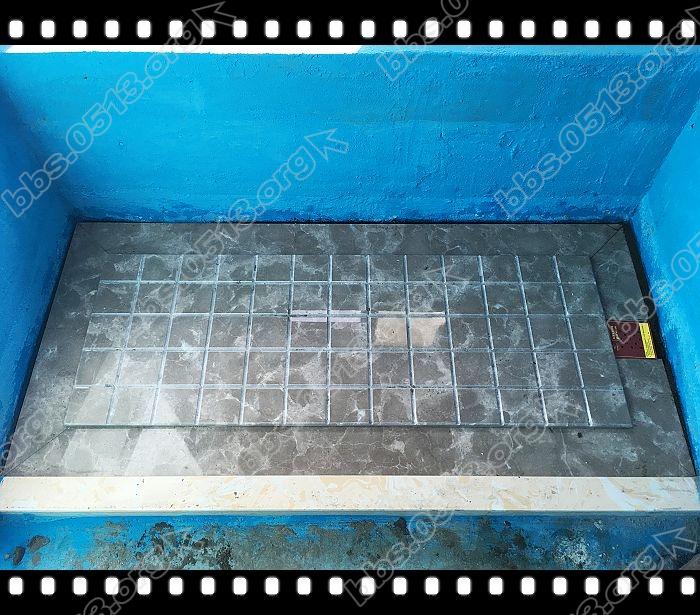 淋浴房防滑石安装 (3).jpg