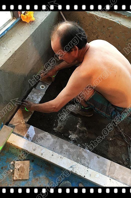 淋浴房防滑石安装 (13).jpg