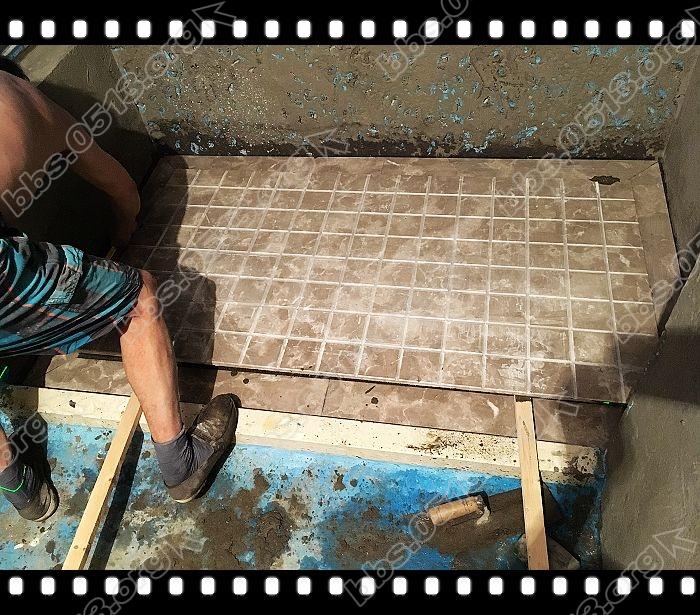 淋浴房防滑石安装 (24).jpg