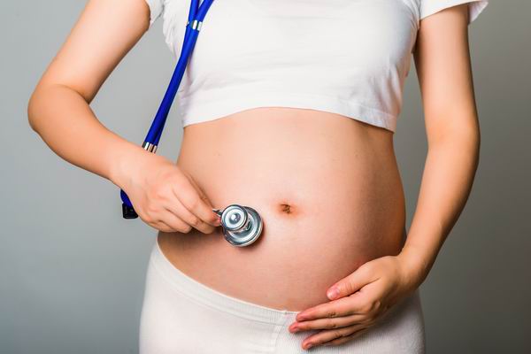 更年期还会怀孕？医生：停经莫大意，女孩怀孕不知情更危险