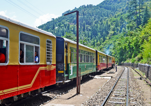 不用“开外挂”，印度火车求生秘籍