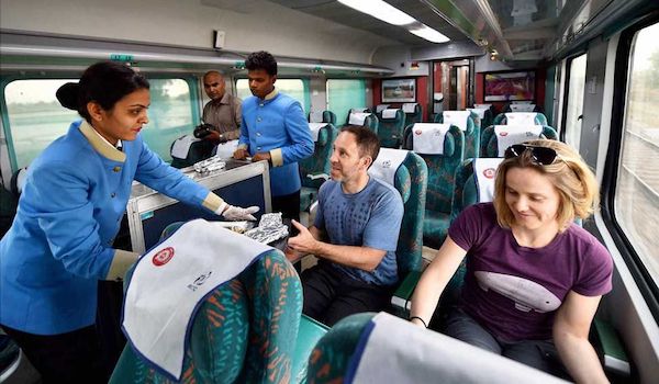 不用“开外挂”，印度火车求生秘籍