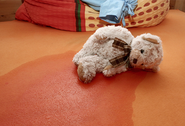 辟谣｜孩子尿床不用看医生就能自愈？