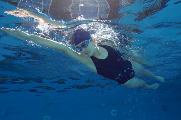 辟谣｜经期能不能游泳？用卫生棉条游泳就安全？