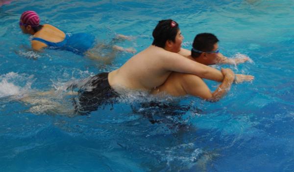 知识点｜夏天游泳为啥瘦不下去，“脂肪消灭战”你还剩一个月