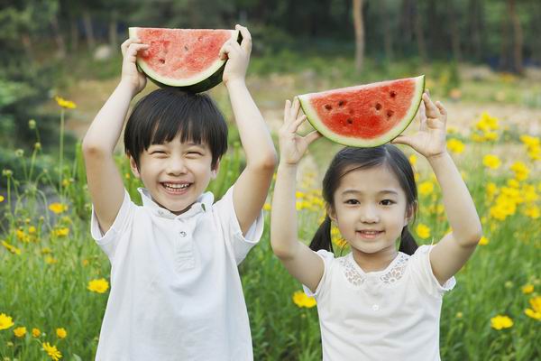 “啃秋”吃西瓜，过了今天就要告别西瓜？