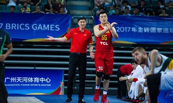 男篮亚洲杯来了澳洲球队，姚明轻轻问了声中国球员：你紧张吗