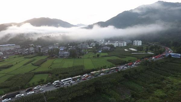 交通部：九寨沟地震灾区国道堵点均已抢通