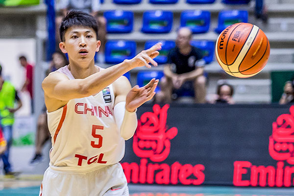 先别急着骂！中国男篮输给菲律宾，这是姚主席必须交的学费