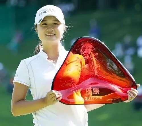 放弃日本籍！华裔高尔夫小将代表中国夺冠：我是中国人