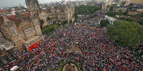 印度逾50万马拉地族人游行，要求增加其就业和上大学的配额