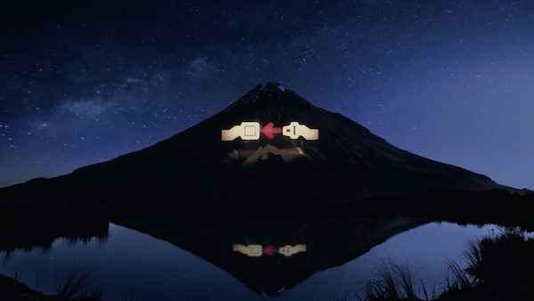 为长途飞行不无聊，航空公司准备了有趣的安全视频和催泪大片