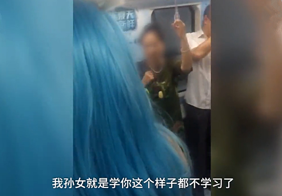 澎湃联播｜当我们在坐地铁时候，我们在做些什么？