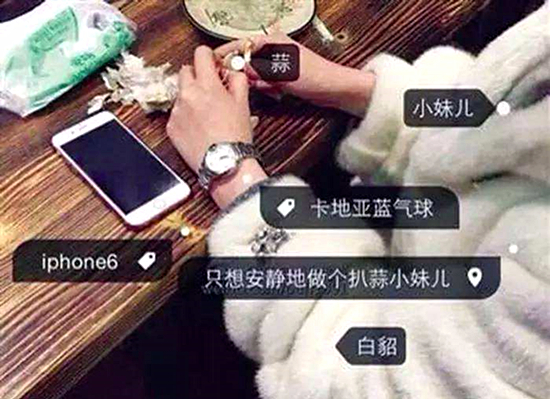 澎湃联播｜当我们在坐地铁时候，我们在做些什么？