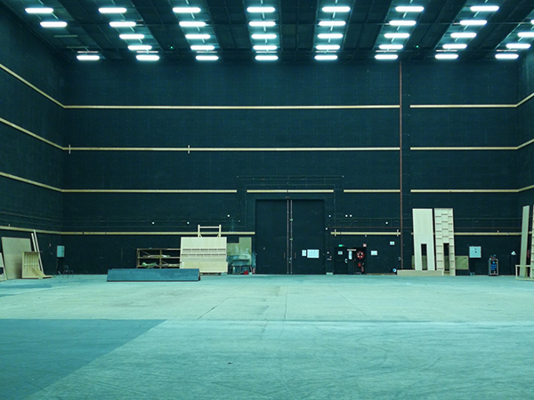 废弃厂房的华丽转身，巴黎问题区域里的“好莱坞”