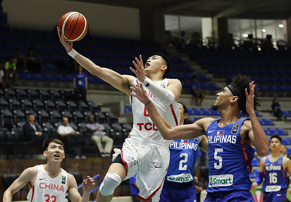 郭艾伦一人扛起中国男篮，这样的外线领袖20年没见过了